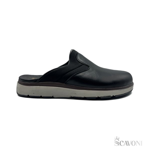 Sabot en cuir noir réf 002