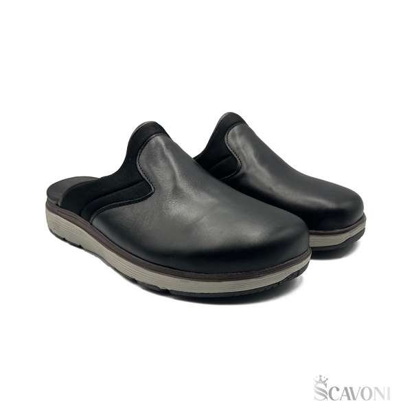 Sabot en cuir noir réf 002