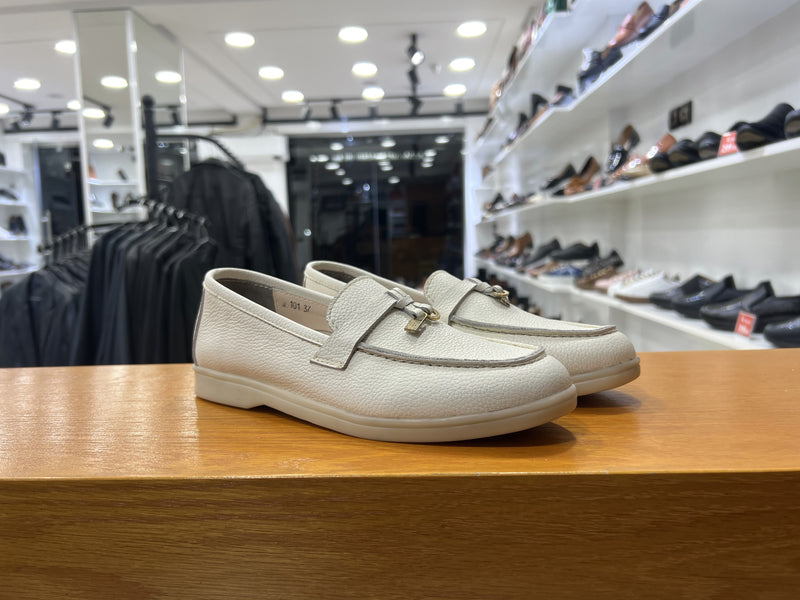 Mocassin en cuir blanc réf 101