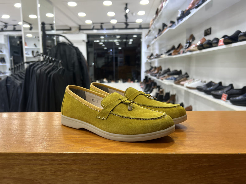 Mocassin en daim jaune réf 101