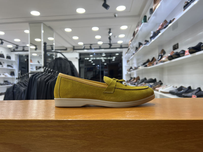 Mocassin en daim jaune réf 101