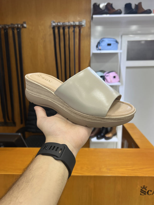 Sandale en cuir beige réf 23