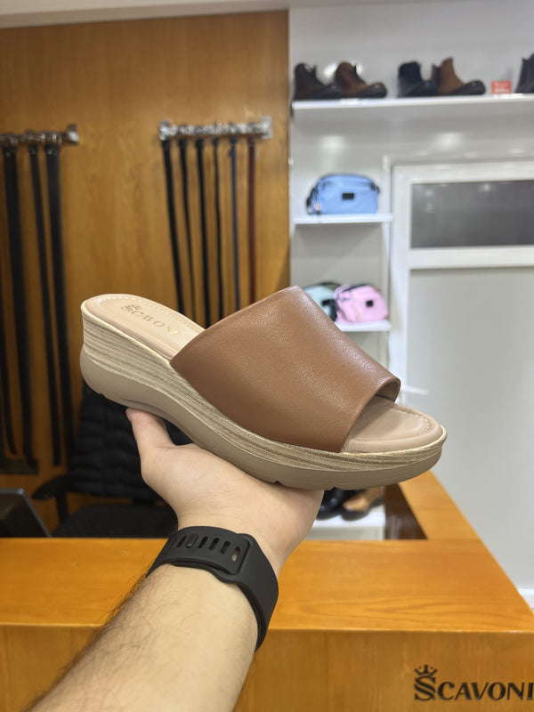 Sandale en cuir camelle réf 23