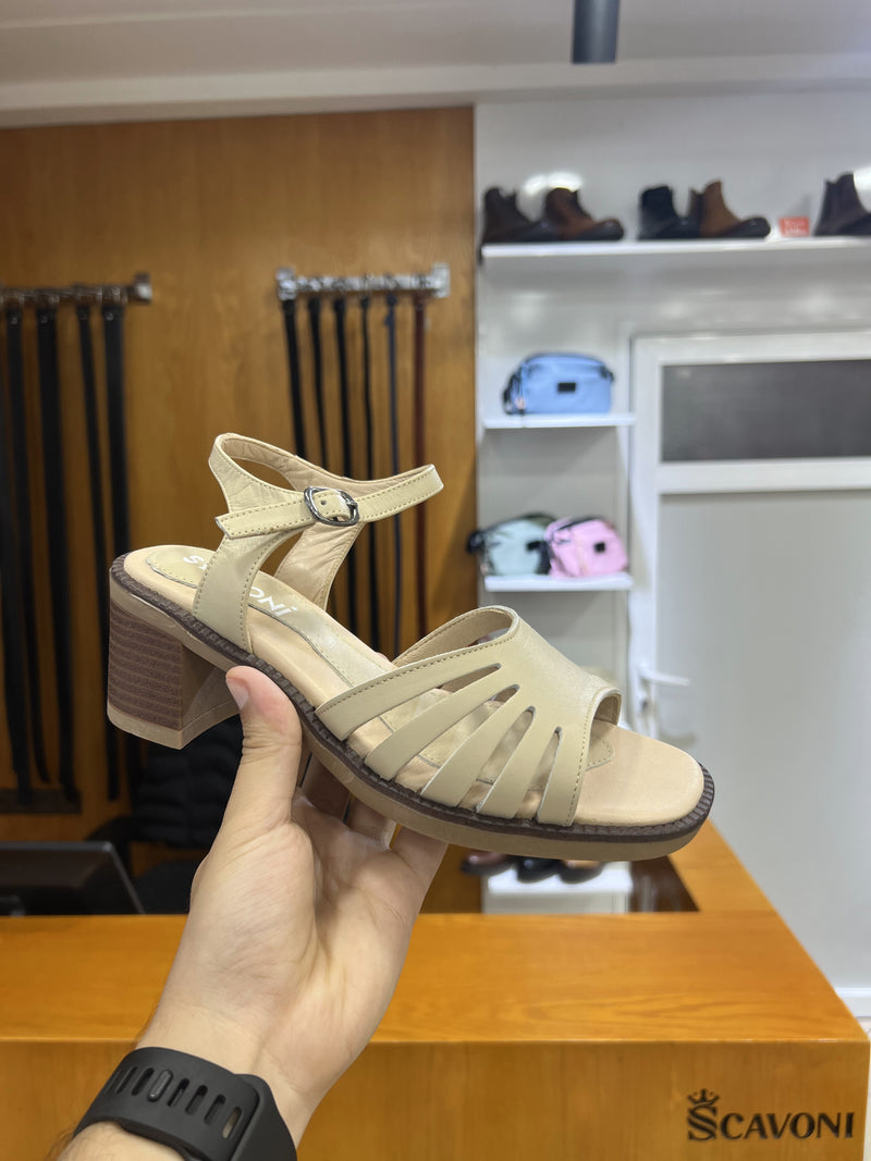 Sandale en cuir beige réf 25