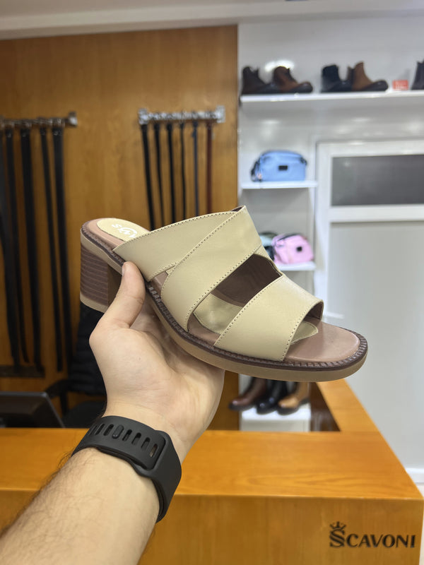 Sandale en cuir beige réf 26