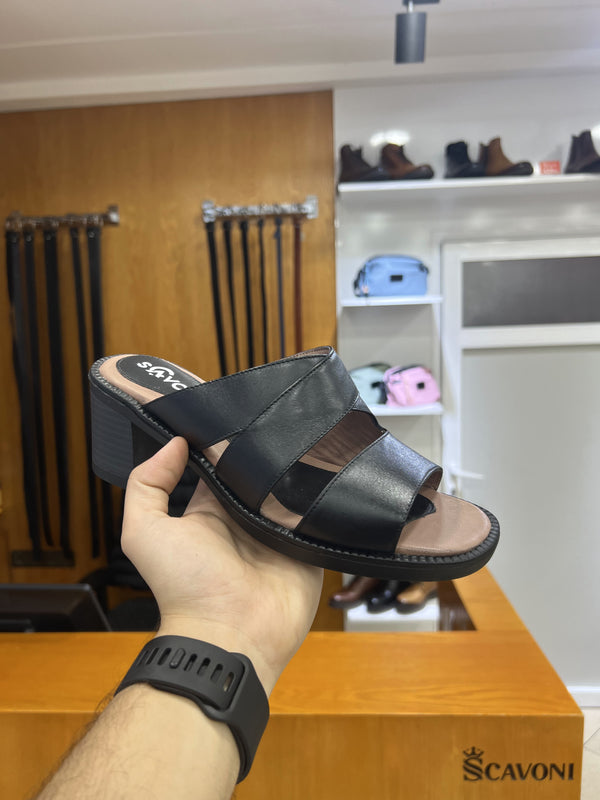 Sandale en cuir noir réf 26