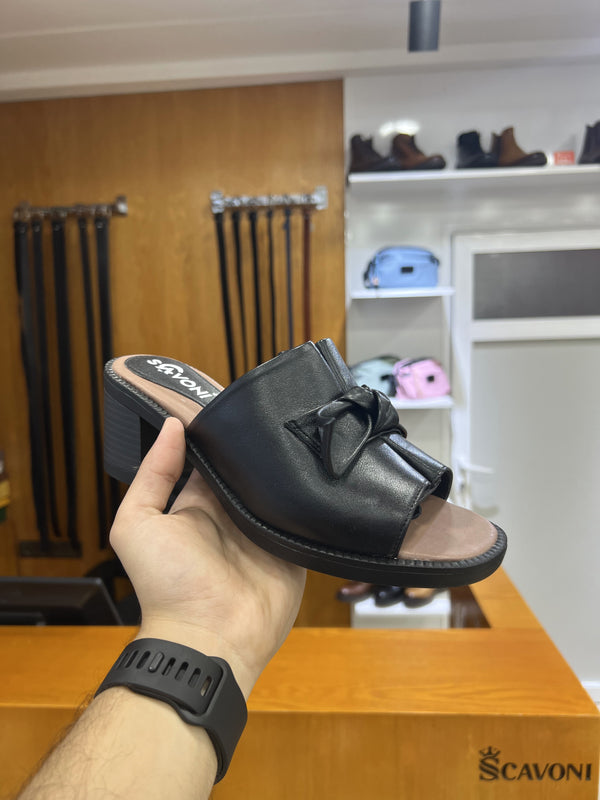 Sandale en cuir noir réf 27