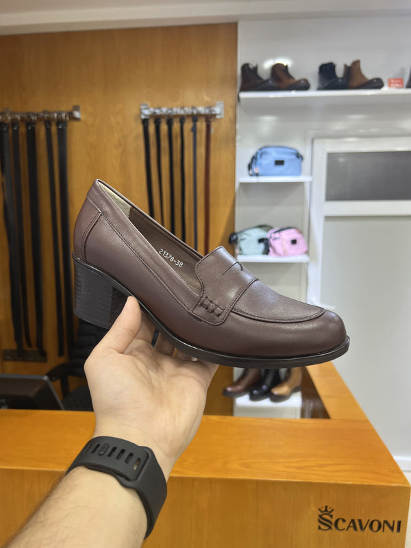 Escarpin demi talon en cuir marron réf 21378