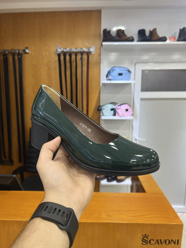 Escarpin demi talon en cuir démasquable vert réf 21377