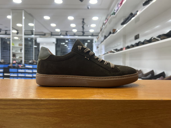 Baskets en nubuck vert réf 528