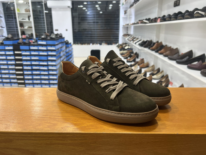 Baskets en nubuck vert réf 528