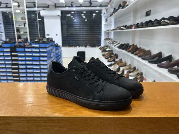 Baskets en nubuck noir réf 528