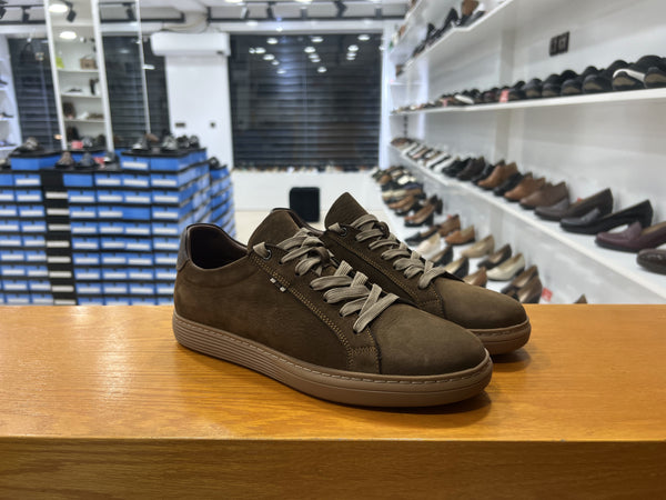 Baskets en nubuck tabac réf 528